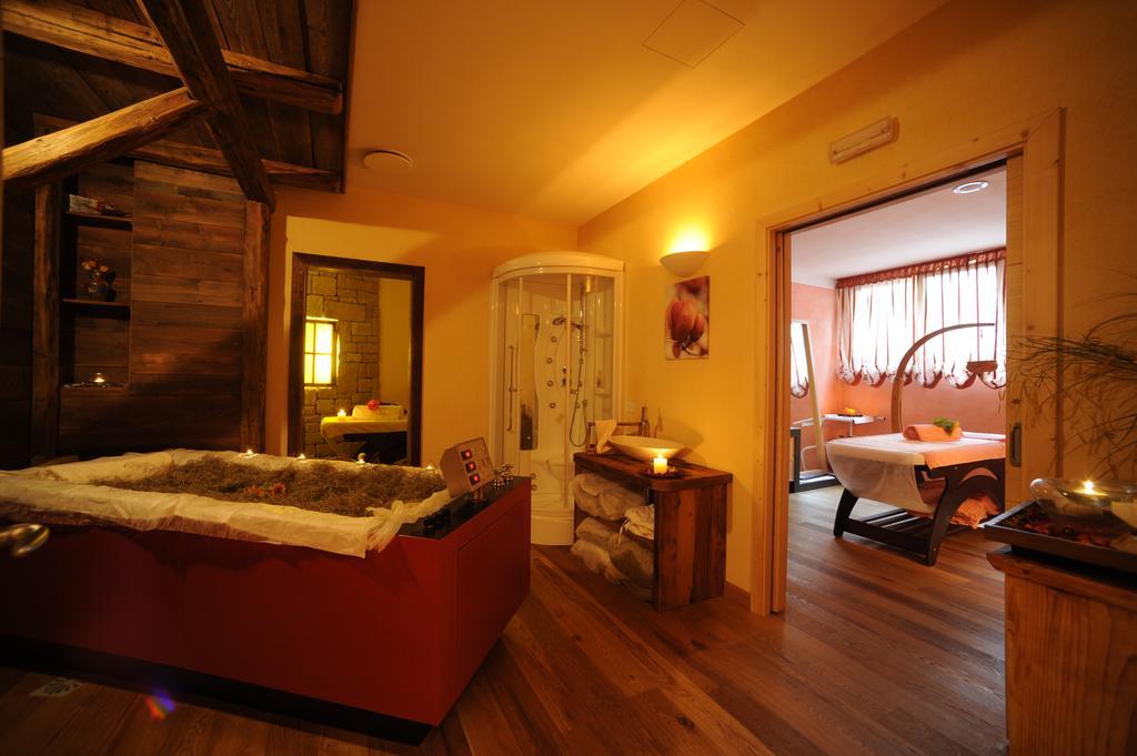Hotel Shandranj Tesero Buitenkant foto