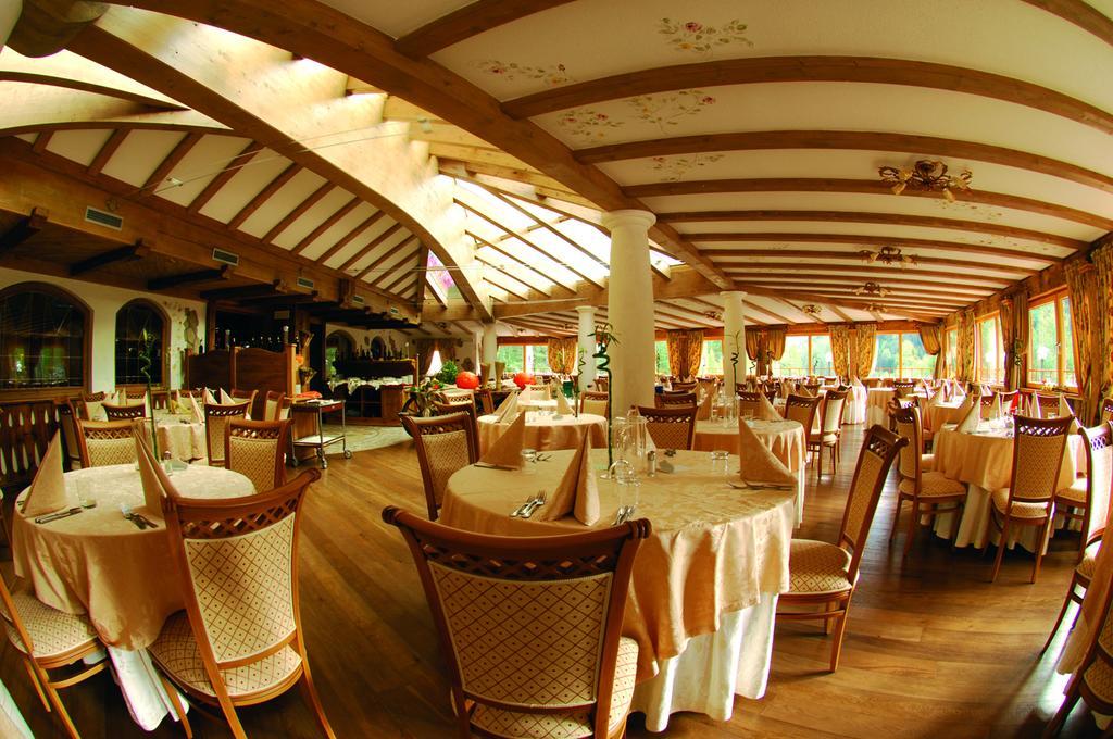 Hotel Shandranj Tesero Buitenkant foto