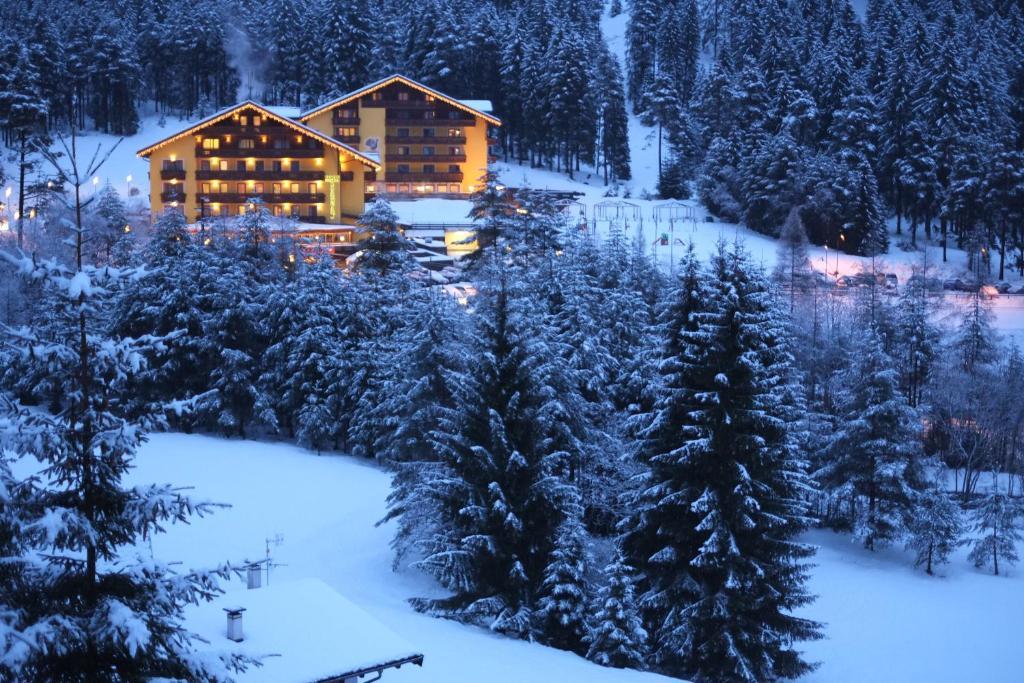Hotel Shandranj Tesero Buitenkant foto